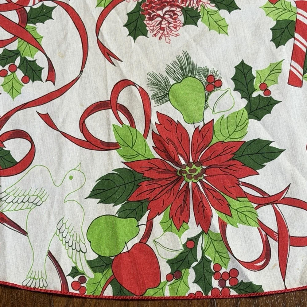 VTG Christmas Tablecloth Oval 58x89 Poinsettia Holly Ribbon Doves‎ Holiday Decor